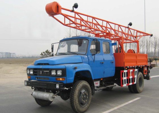 柴油机孔 300mm 移动式钻机 多功能钻机，用于取芯或水井钻探
