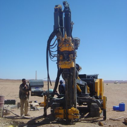 中线隧道多功能履带式钻机 150 米深度 110 毫米直径