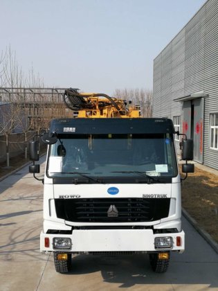 用于水井和勘探钻井的多功能中型水井钻机