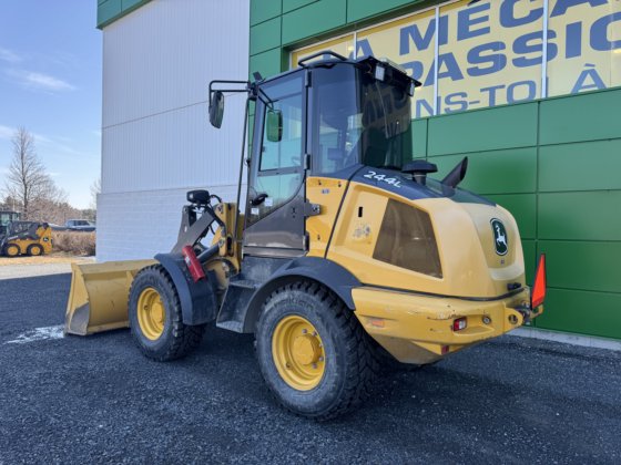 John Deere 244L