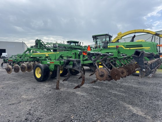 John Deere 2730