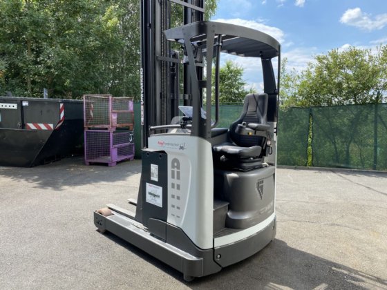 2017 UniCarriers UHD 200