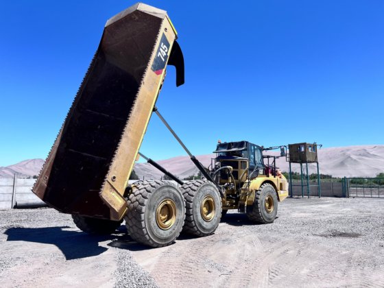 2019 Caterpillar 745