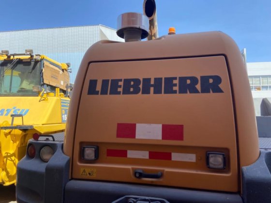 2014 Liebherr L566