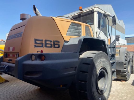 2014 Liebherr L566