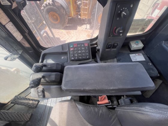 2015 John Deere 844K