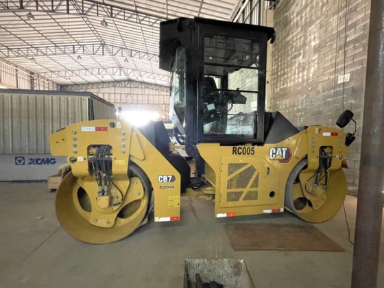 2023 Caterpillar CB7