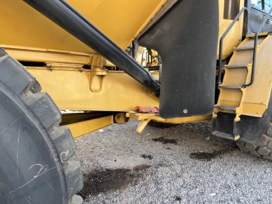 2019 Caterpillar 745