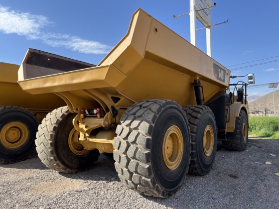 2019 Caterpillar 745