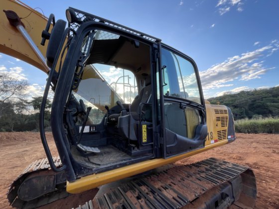 2019 JCB JS220 LC