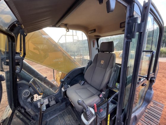 2019 JCB JS220 LC