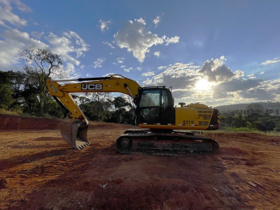 2019 JCB JS220 LC
