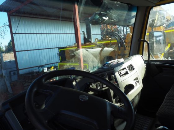2019 Volvo VM 330