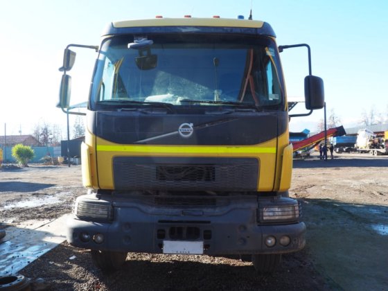 2019 Volvo VM 330