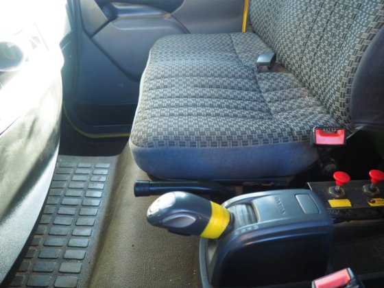 2019 Volvo VM 330