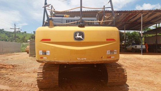 2021 John Deere 210G LC