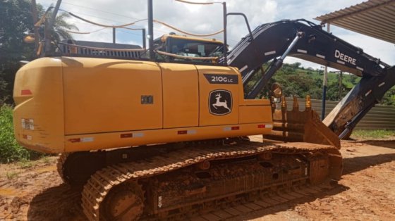 2021 John Deere 210G LC