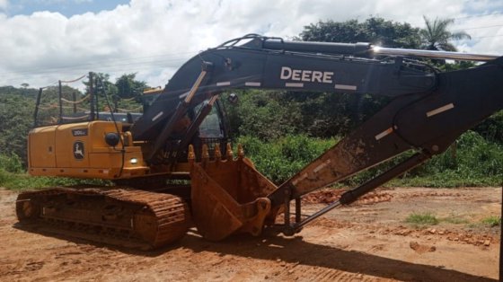 2021 John Deere 210G LC