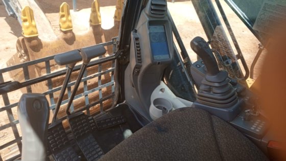 2021 John Deere 210G LC