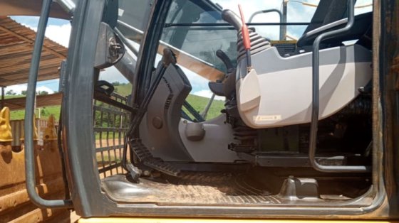 2021 John Deere 210G LC