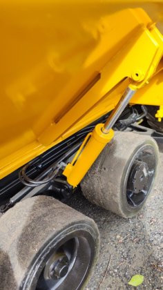 2011 Caterpillar AP300