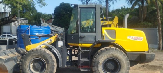 2015 New Holland W130