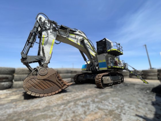 2022 Liebherr R9200