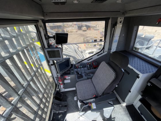 2022 Liebherr R9200