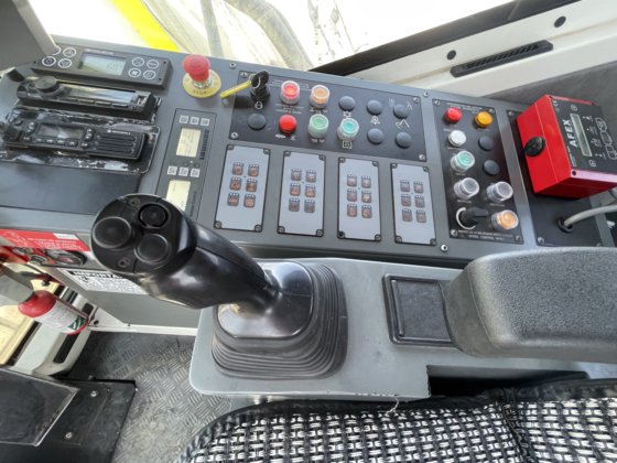 2022 Liebherr R9200