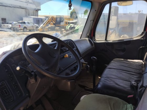 2013 Freightliner M2 106