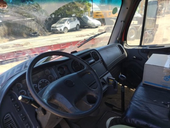 2013 Freightliner M2 106