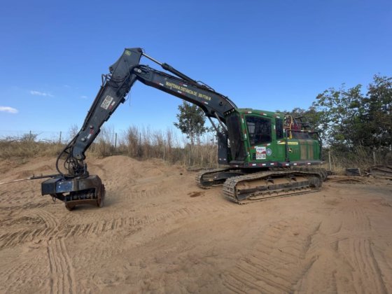 2021 John Deere 2144G