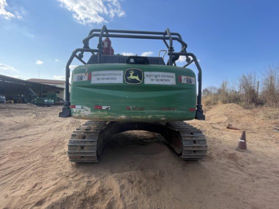 2021 John Deere 2144G