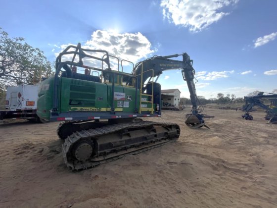 2021 John Deere 2144G