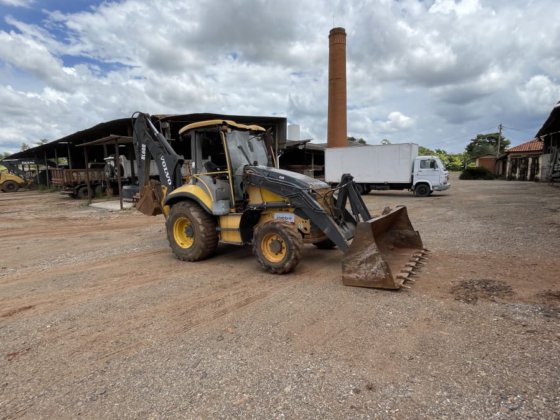 2013 Volvo BL60B 4X4