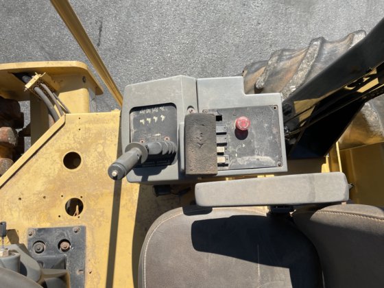 2010 Caterpillar CP533E