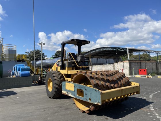 2010 Caterpillar CP533E
