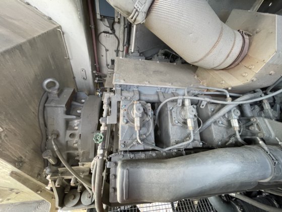 2022 Liebherr R9200