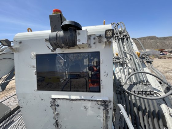 2022 Liebherr R9200