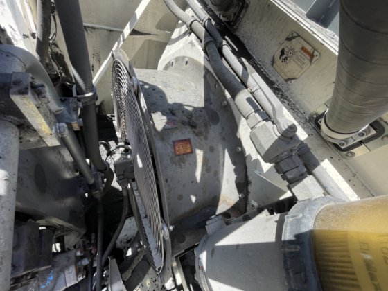 2022 Liebherr R9200