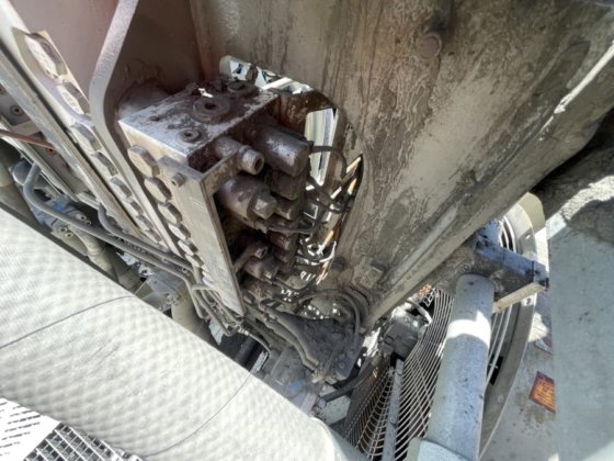 2022 Liebherr R9200