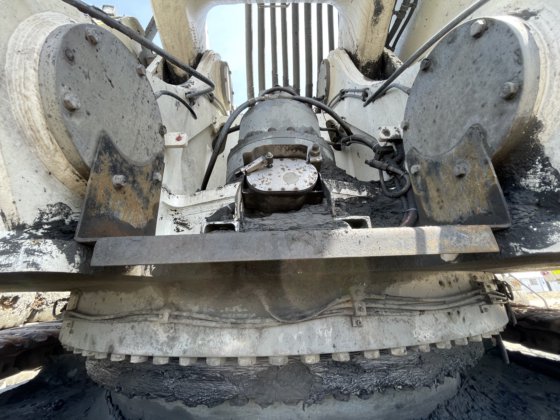 2022 Liebherr R9200