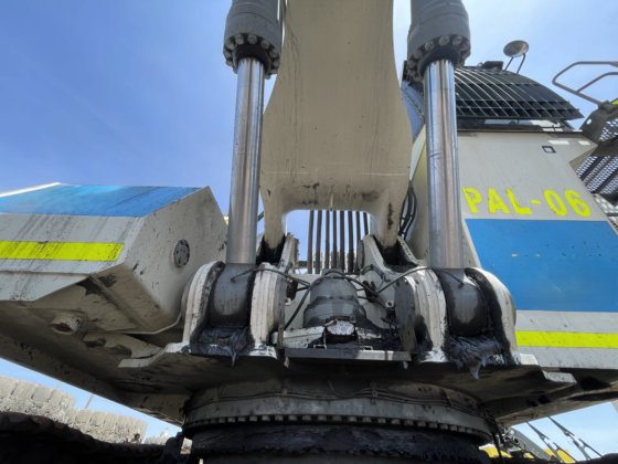 2022 Liebherr R9200