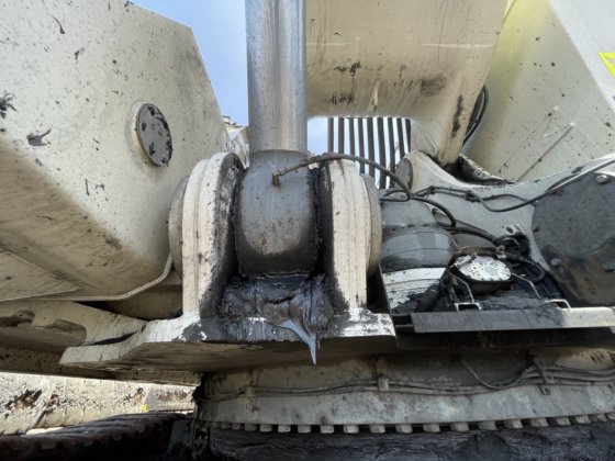 2022 Liebherr R9200