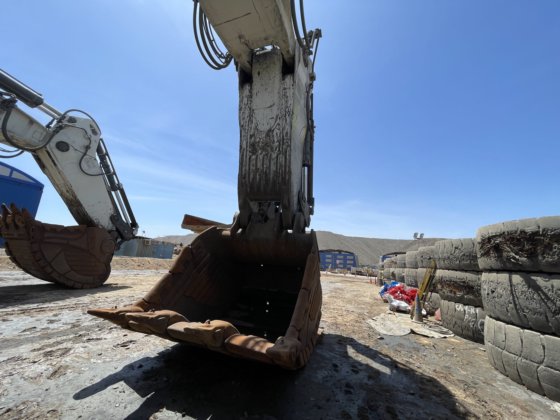2022 Liebherr R9200