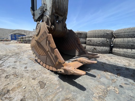 2022 Liebherr R9200