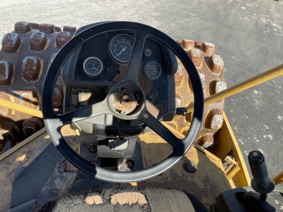 2010 Caterpillar CP533E