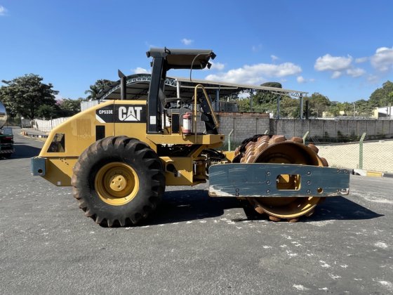 2010 Caterpillar CP533E