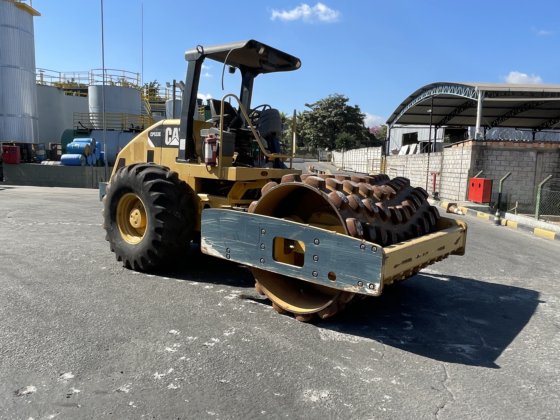 2010 Caterpillar CP533E