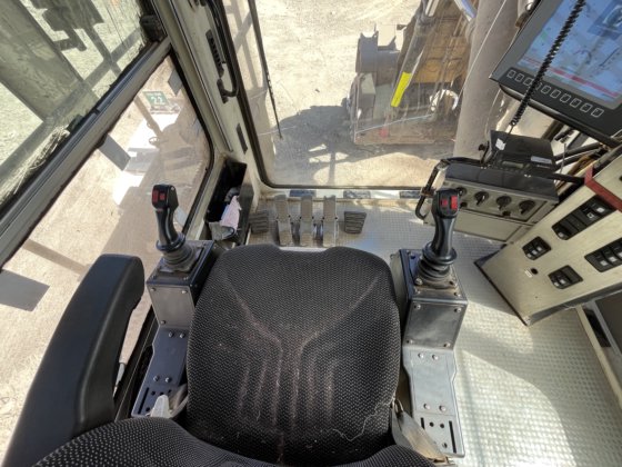 2019 Caterpillar 6040FS